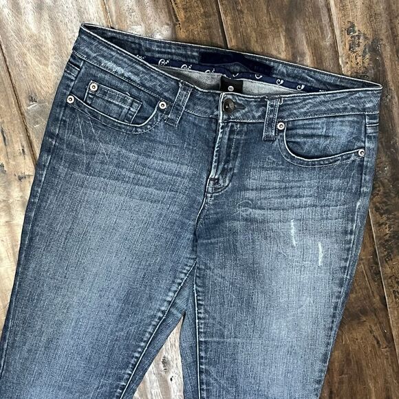 Refuge Jeans Co‎ Distressed Medium Wash Straight Leg Denim Jeans Casual Size 9S - Picture 2 of 10